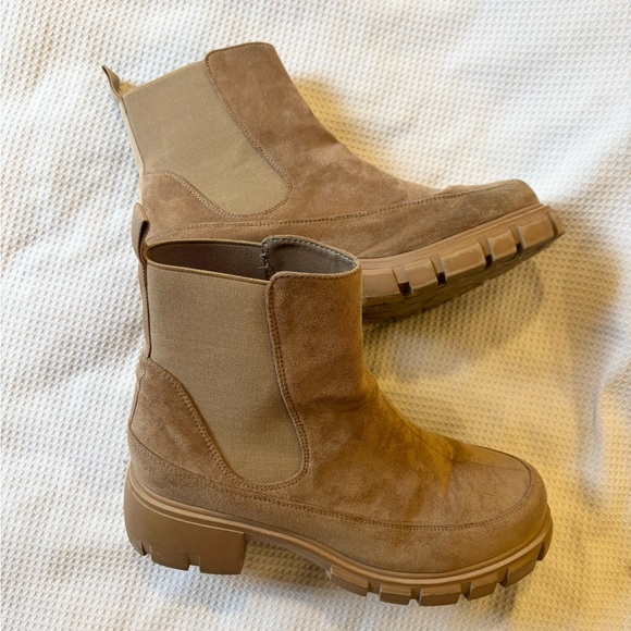 CABELAS platform boot - Picture 4 of 9